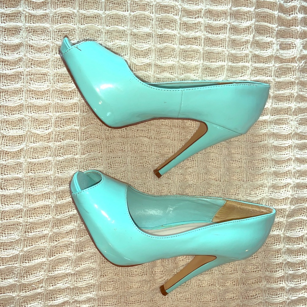 Adorable vintage looking mint heels